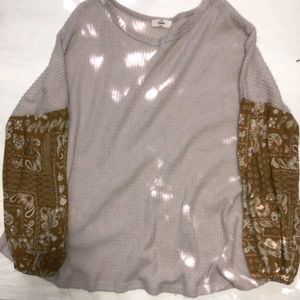 Cream sweater with accent sleeves